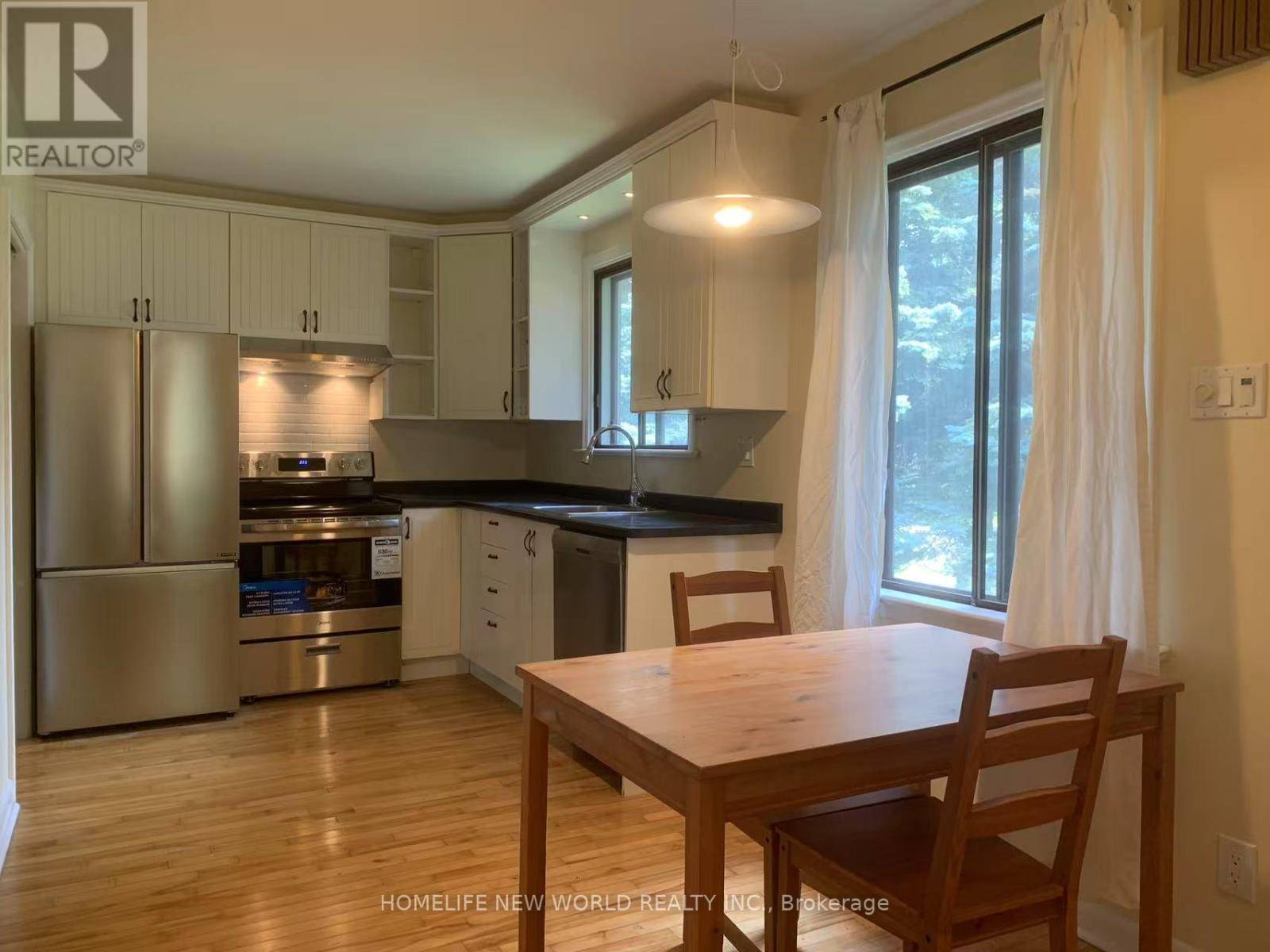 Ottawa, ON K1G1M3,787 RAGLAN AVENUE