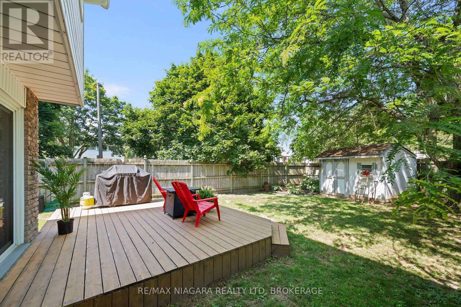 St. Catharines (lakeport), ON L2N6R2,1 BARDADYN COURT