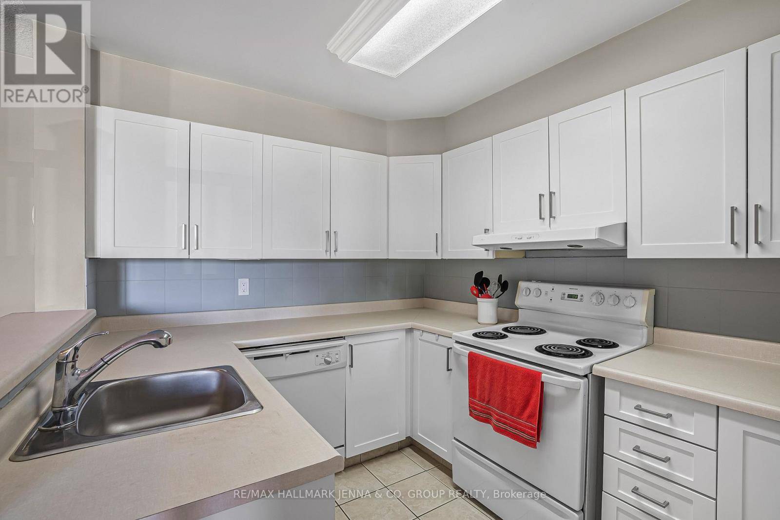 Ottawa, ON K4A2H1,1760 Cabaret LN #207