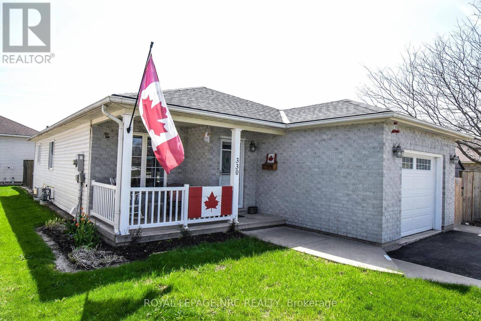 Welland (west Welland), ON L3C7K1,330 AUTUMN CRESCENT