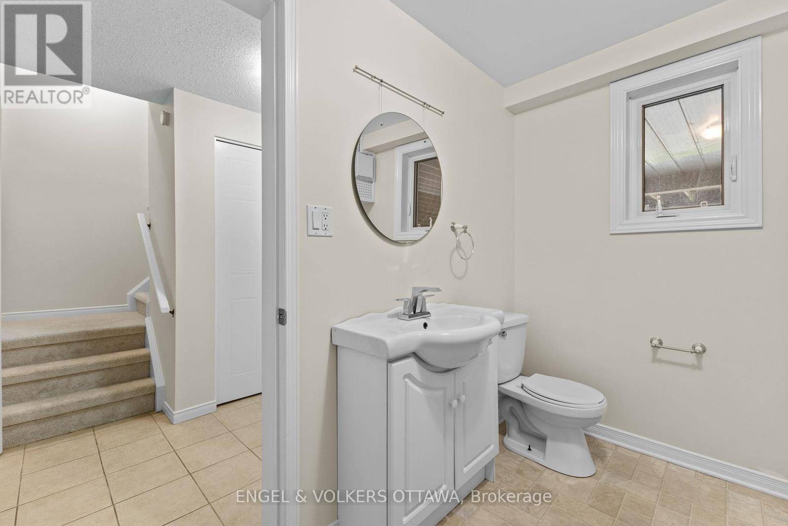 Ottawa, ON K1J8Z7,1129 CHIMNEY HILL WAY