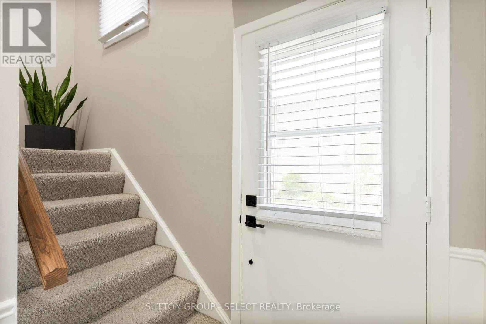 London North (north F), ON N6G2E5,256 Homestead CRES #256