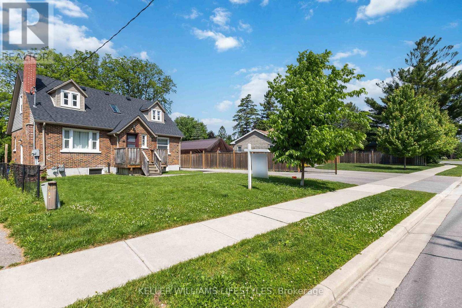 London North (north N), ON N6H2J2,88 Britannia AVE #UPPER