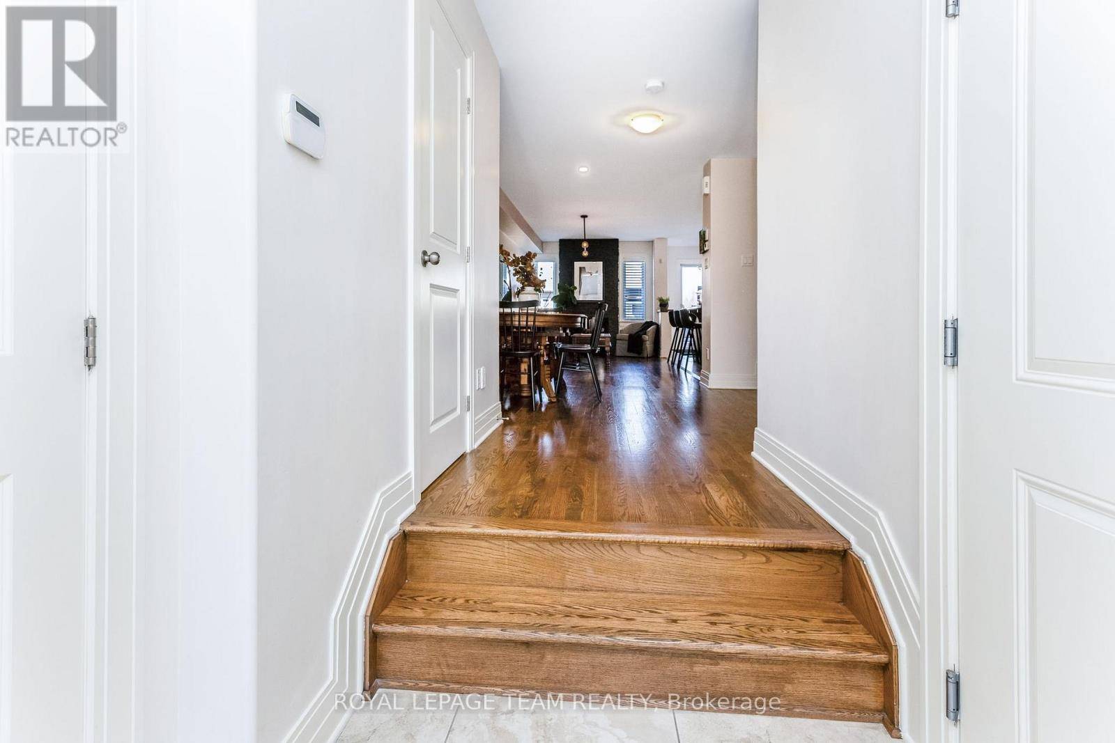 Ottawa, ON K2S0T4,121 WOODHURST CRESCENT