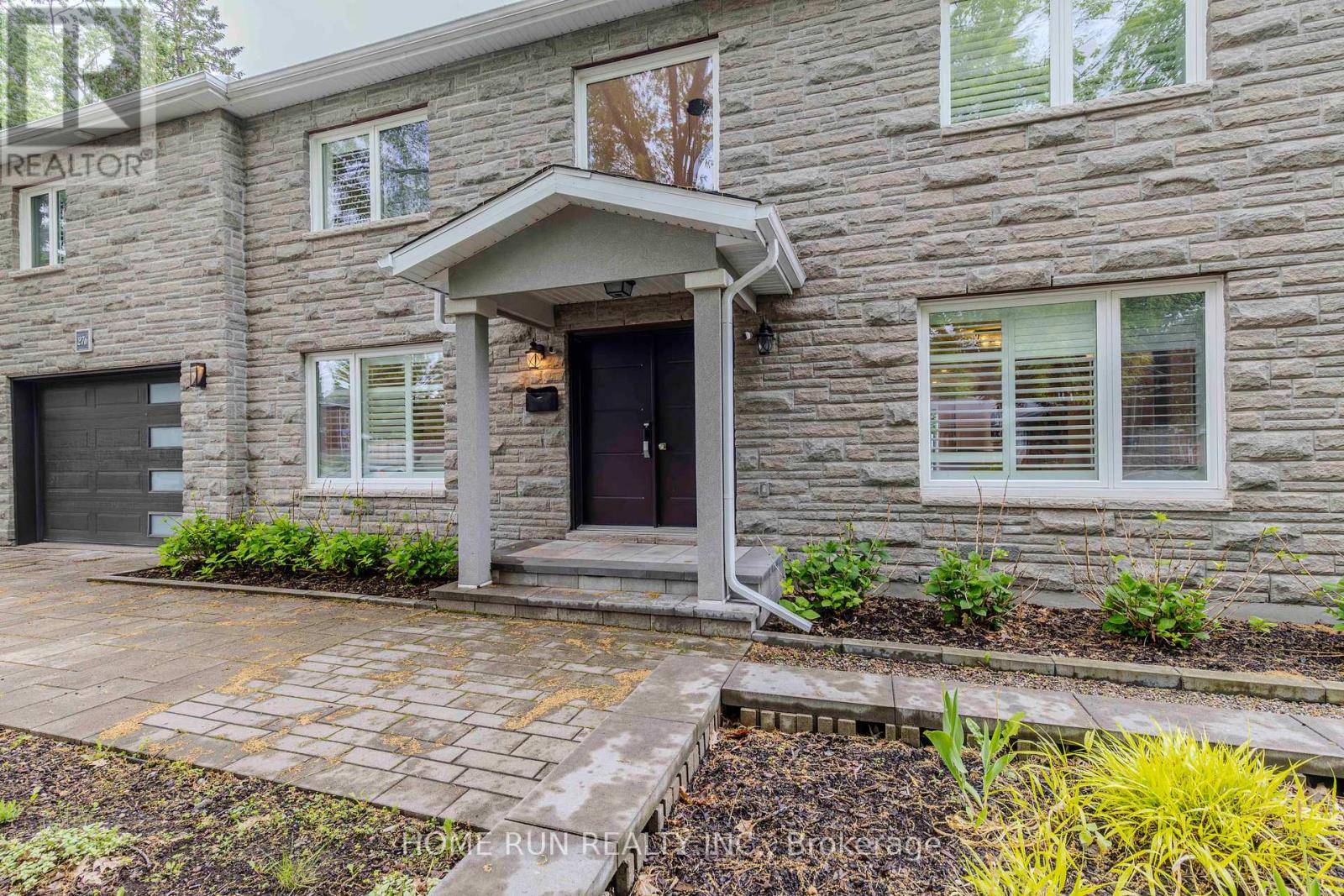 Ottawa, ON K1H6E9,276 CROCUS AVENUE