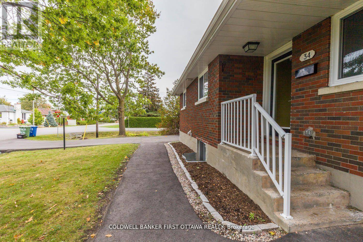 Ottawa, ON K2G2X1,34 WESTWOOD DRIVE