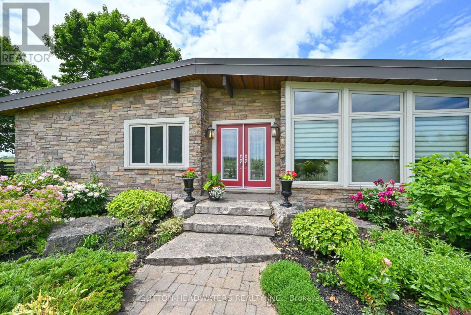 East Garafraxa, ON L9W7J5,064349 COUNTY RD 3