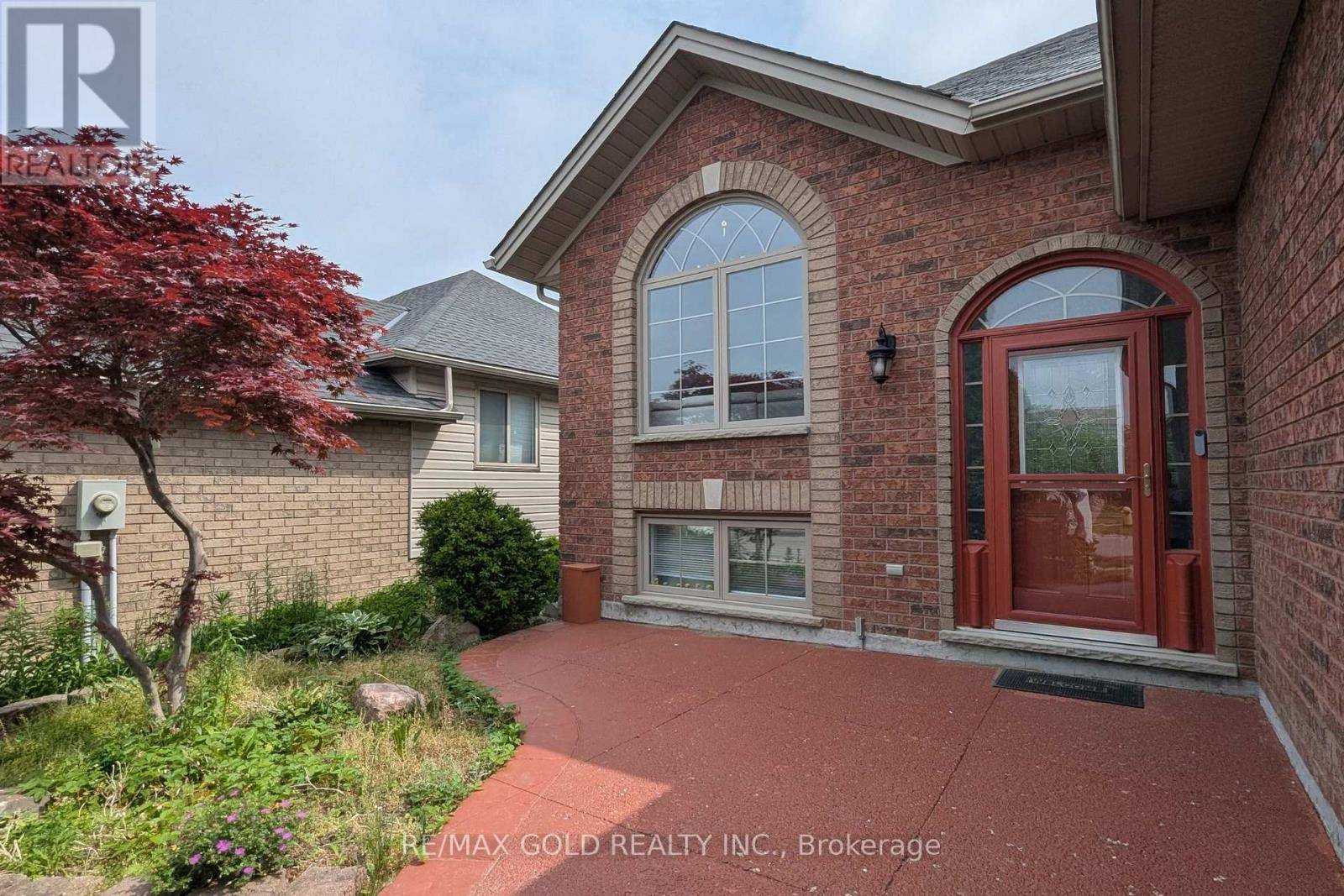 Brantford, ON N3T6R2,33 SHEPPARD STREET