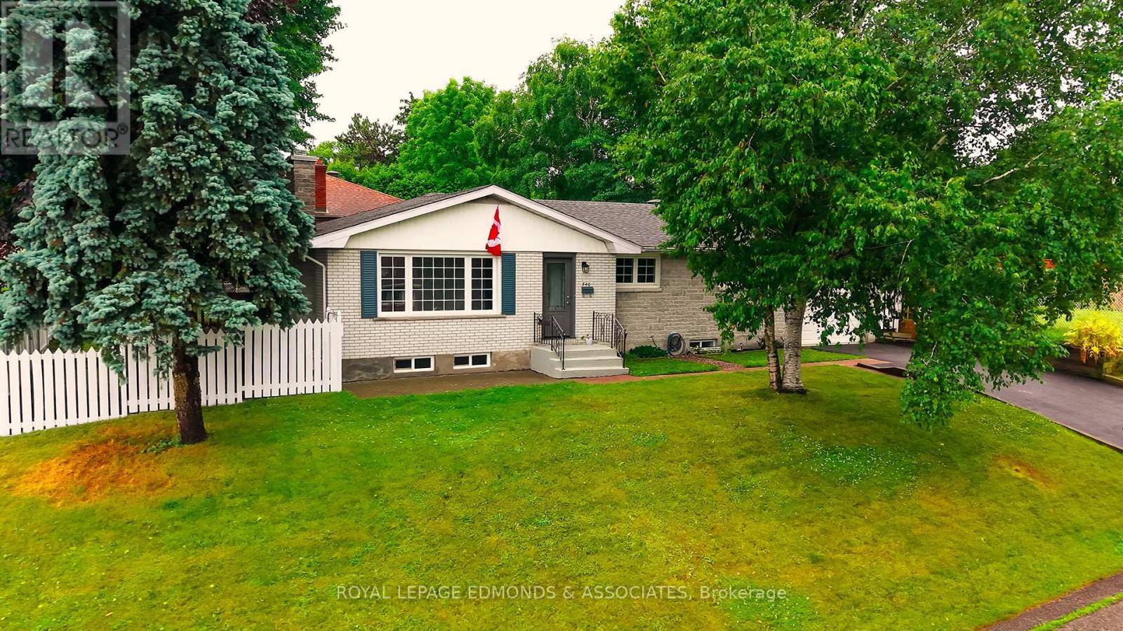 Pembroke, ON K8A3E9,540 ESTHER STREET