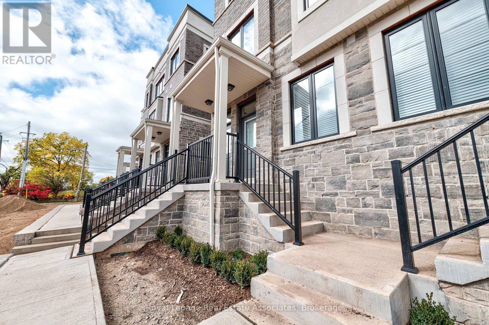Hamilton (waterdown), ON L8B1X6,383 Dundas ST East #53