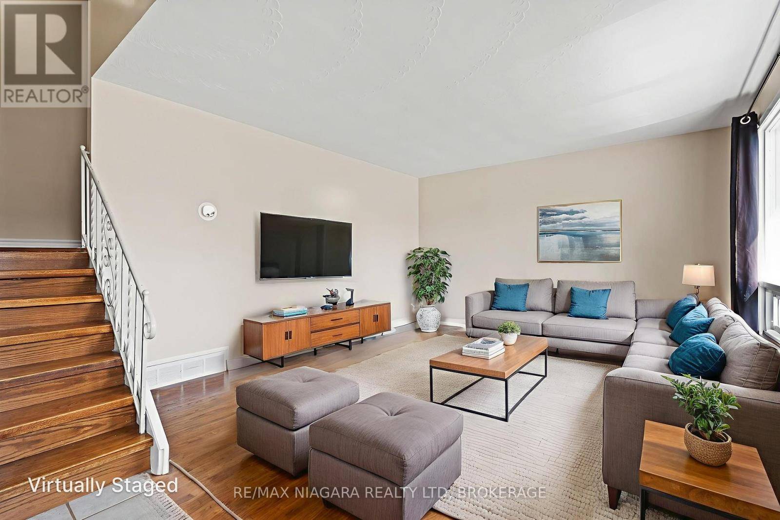 Niagara Falls (oldfield), ON L2G5M1,7463 MARIECLAUDE AVENUE