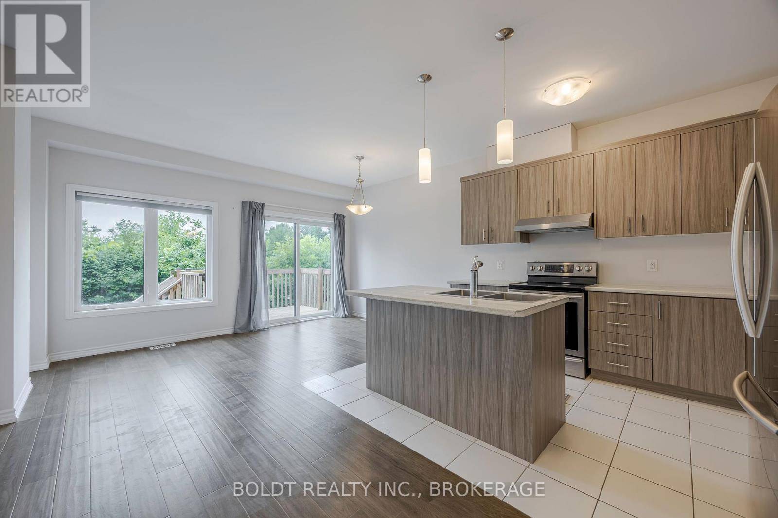 Welland (lincoln/crowland), ON L3B0H8,288 LOUISE STREET