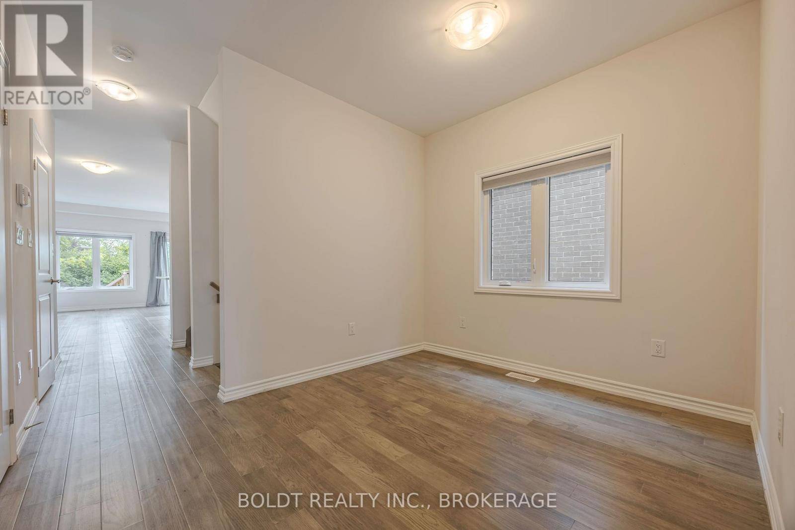 Welland (lincoln/crowland), ON L3B0H8,288 LOUISE STREET