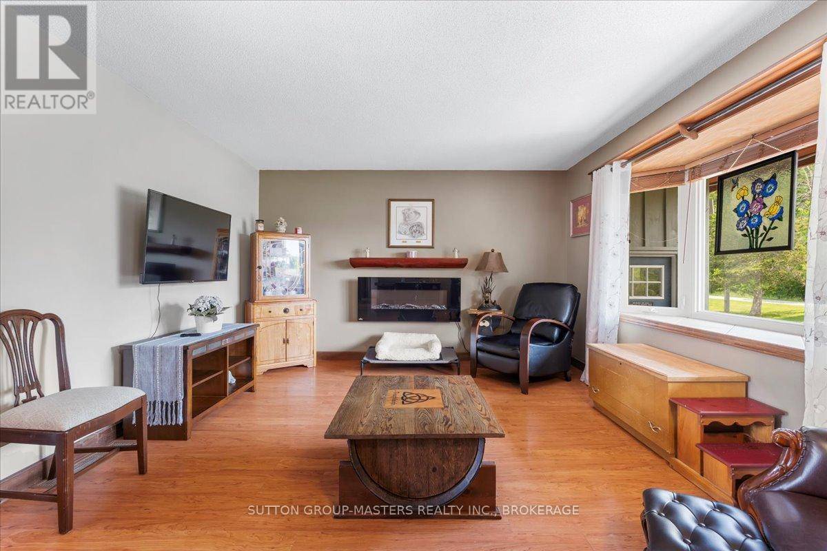 Tyendinaga (tyendinaga Township), ON K0K2N0,84 PLUMB ROAD