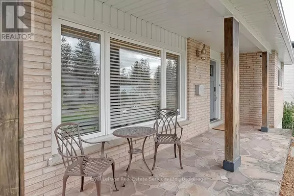 Hamilton (ancaster), ON L9G2X6,23 LORNE AVENUE