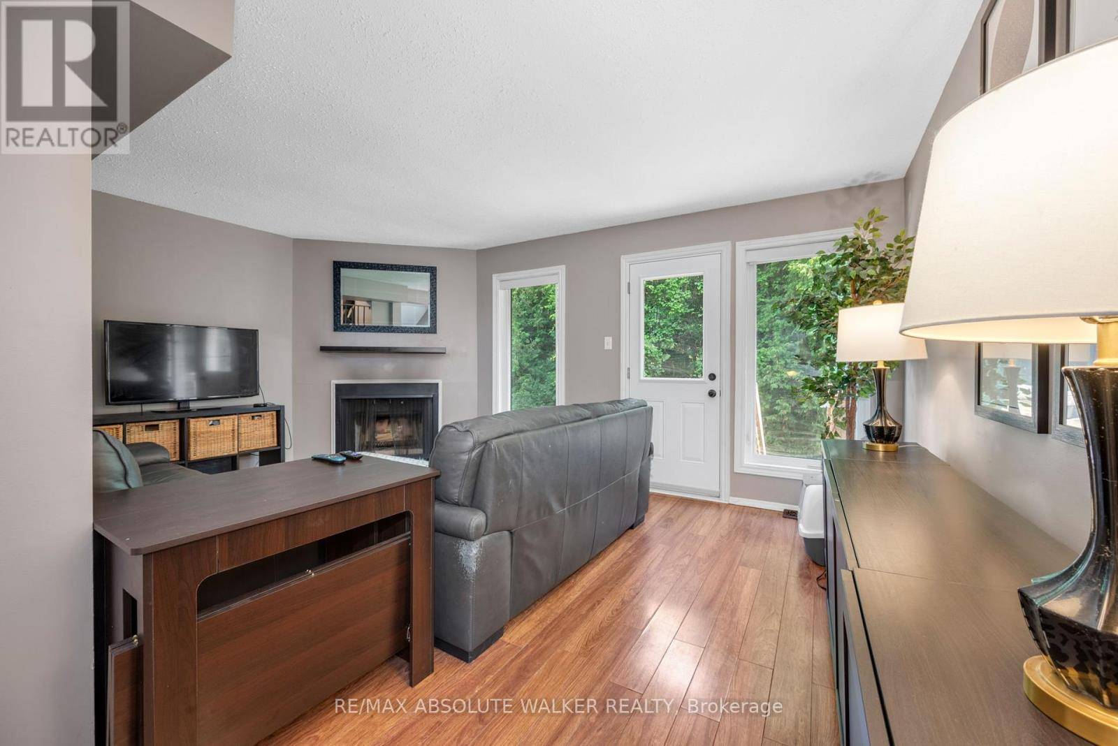 Ottawa, ON K2L3P3,371 Pickford DR #4