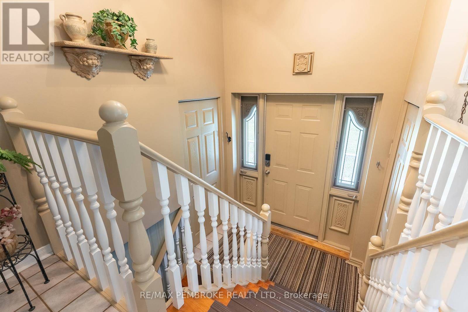 Pembroke, ON K8A3Z3,327 PARK AVENUE