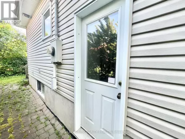 Ottawa, ON K2C3K9,1066 Meadowlands DR #Basement