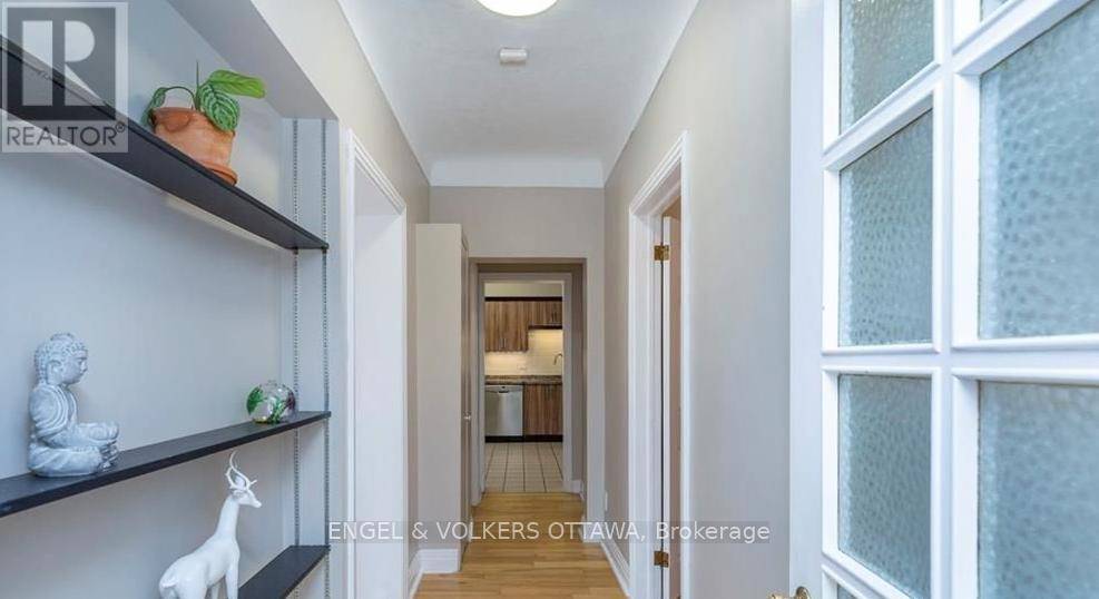 Ottawa, ON K1N8H9,219 COBOURG STREET