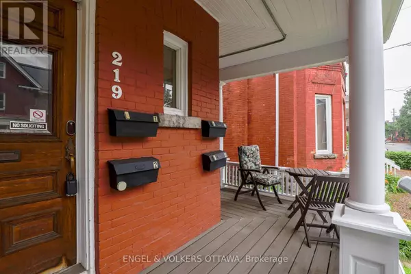 Ottawa, ON K1N8H9,219 COBOURG STREET