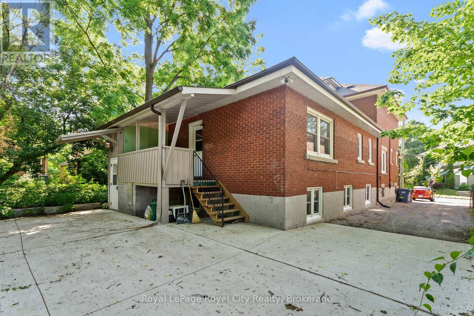 Guelph (downtown), ON N1H3B1,109 Northumberland ST #D