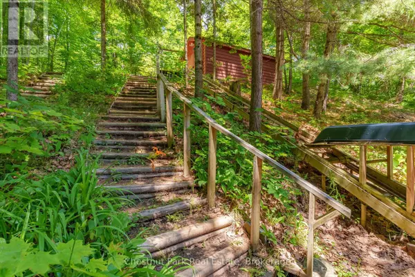 Muskoka Lakes (watt), ON P0B1M0,1054 10 DEEWOOD DRIVE