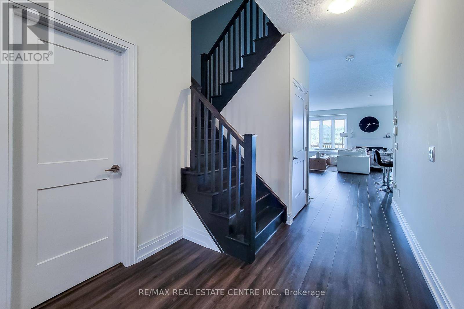 Hamilton (waterdown), ON L8B1Y5,64 GREAT FALLS BOULEVARD