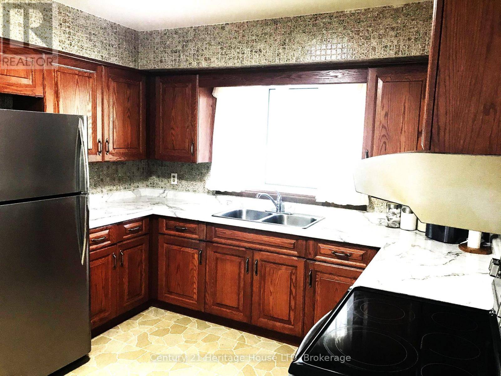 Fort Erie (crescent Park), ON L2A5S8,938 FERNDALE AVENUE