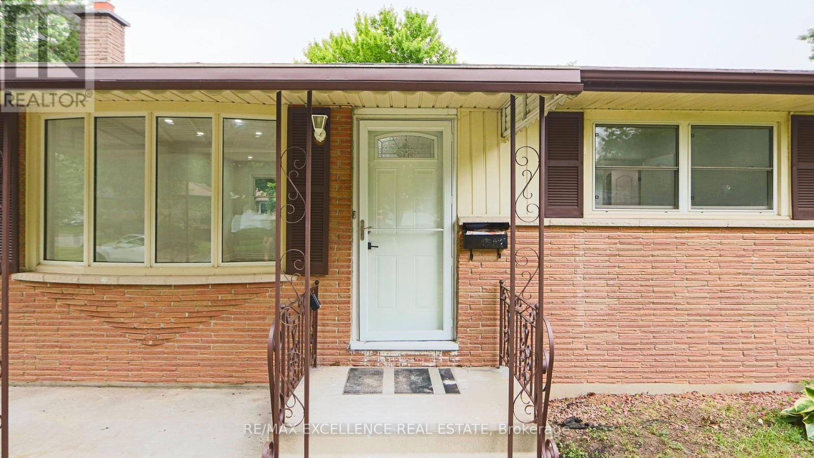 London East (east D), ON N5V2W5,92 CAYUGA CRESCENT