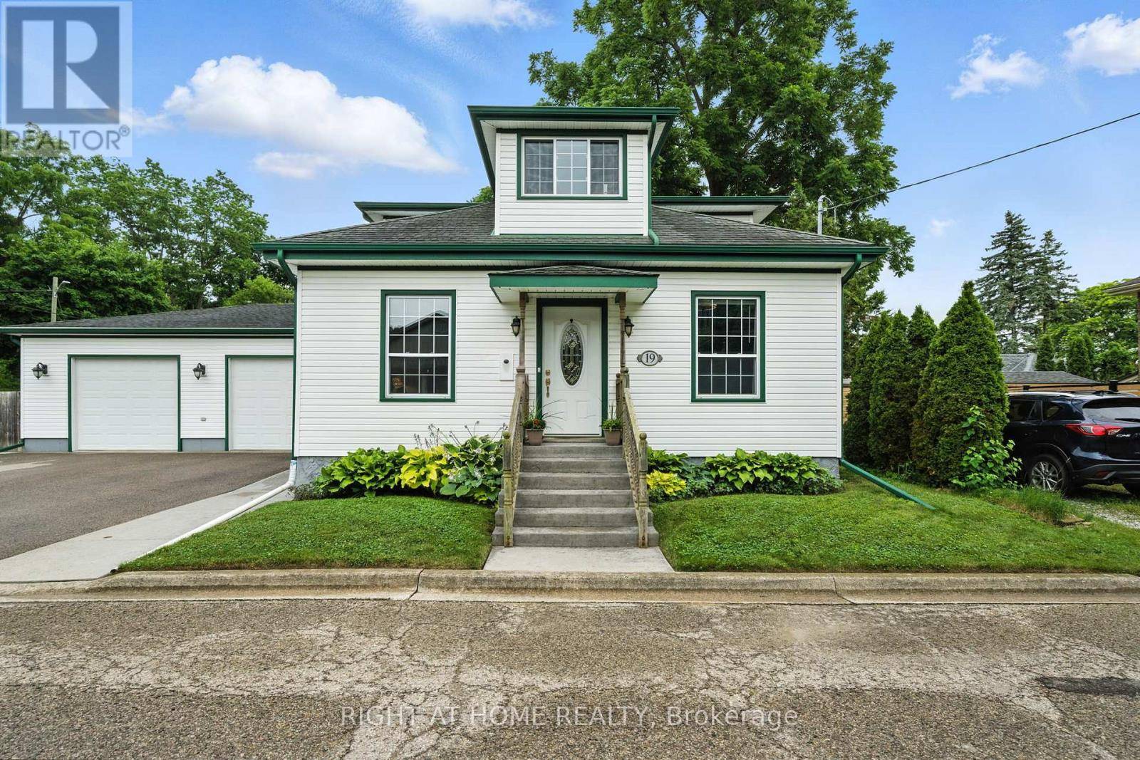 19 SMITH STREET E, Brant (paris), ON N3L1M3