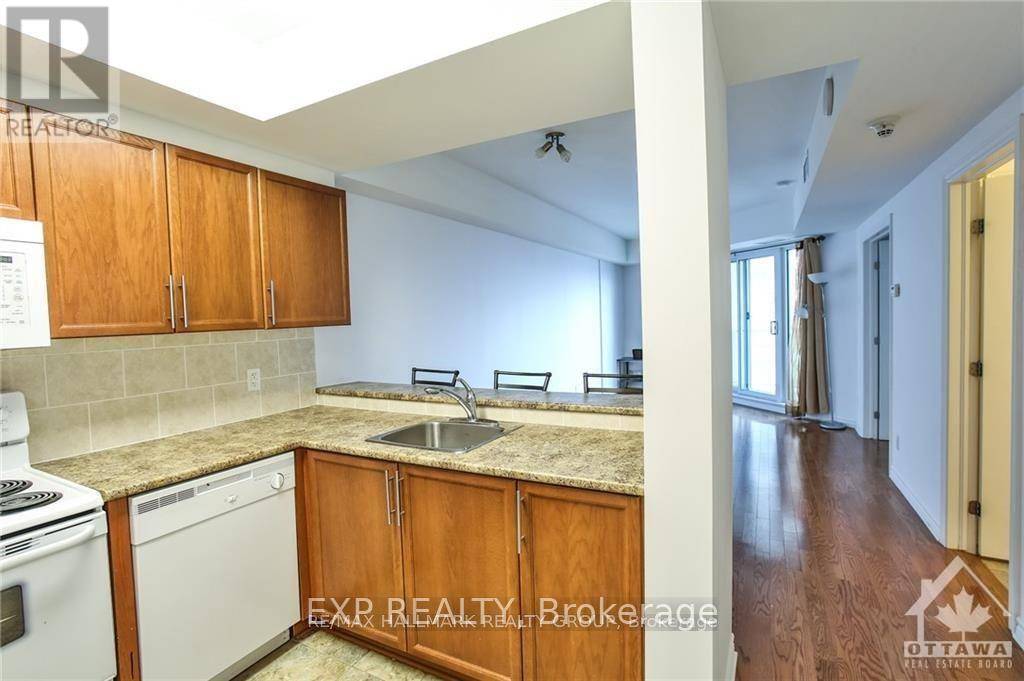 Ottawa, ON K1N5Y1,200 Rideau ST #1111