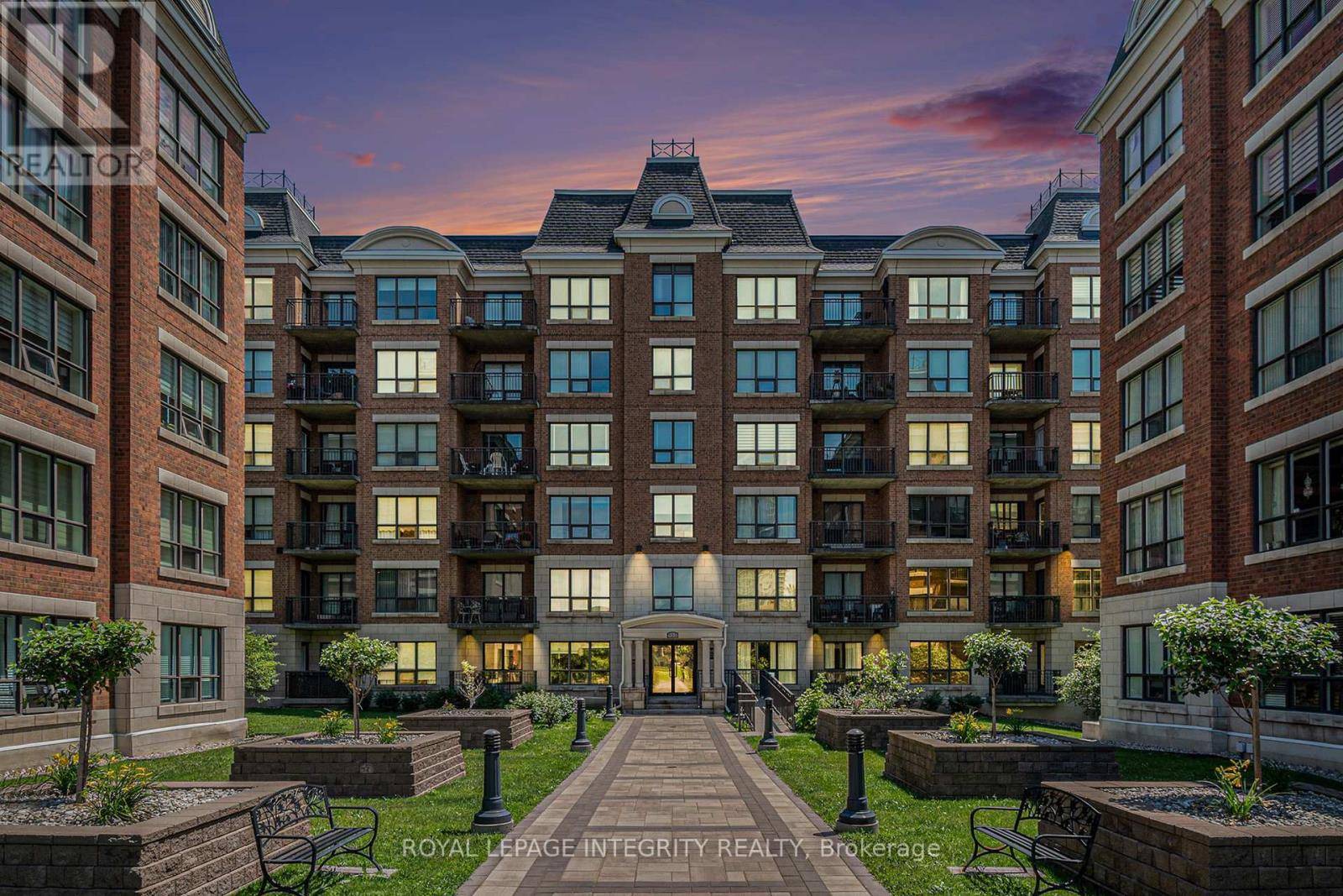 955 Beauparc Private #211, Ottawa, ON K1J0A1