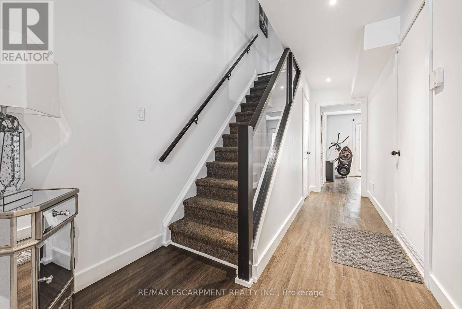 Hamilton (stoney Creek Mountain), ON L8J2N4,1155 Paramount DR #26