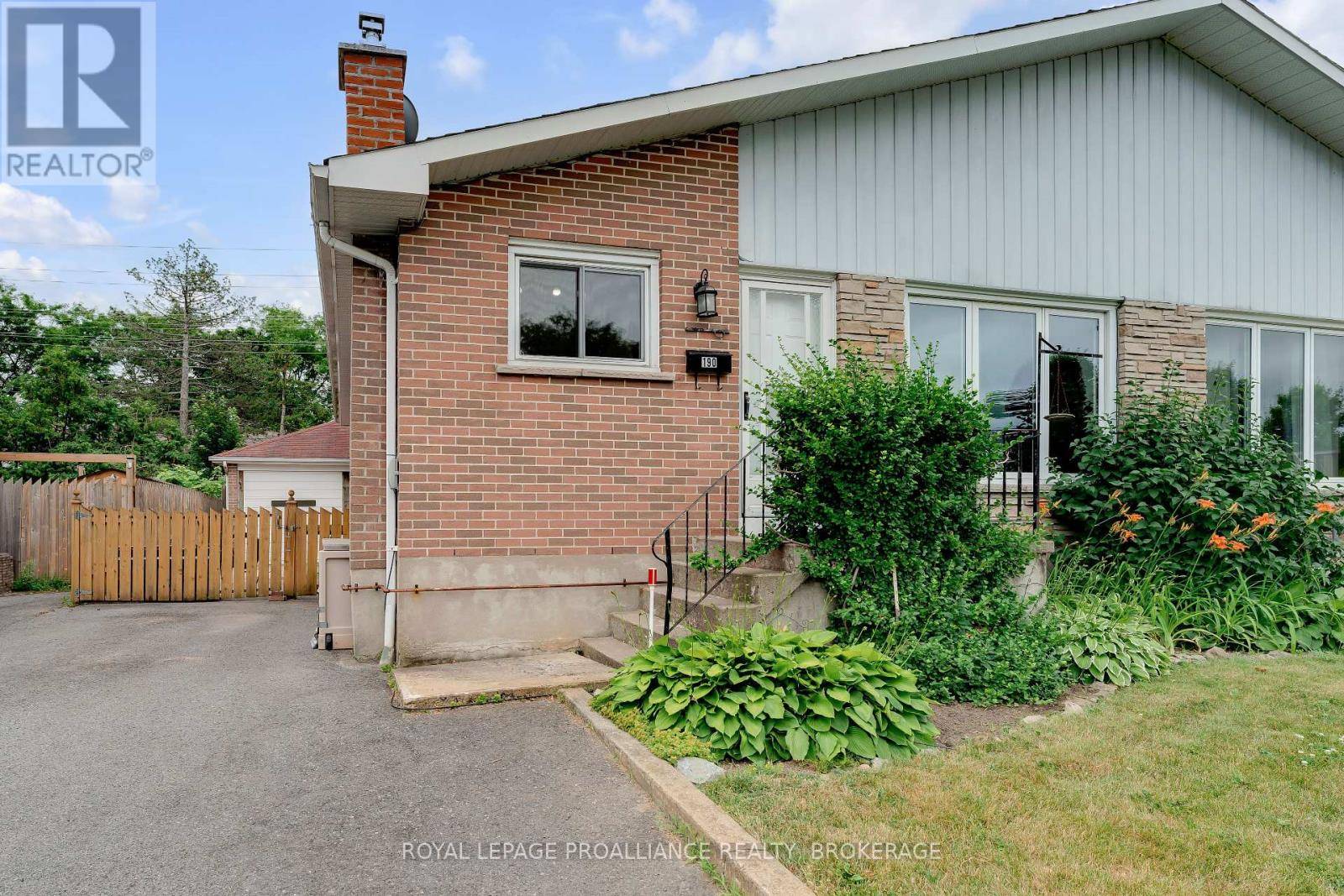 Kingston (rideau), ON K7K2X2,190 CONACHER DRIVE