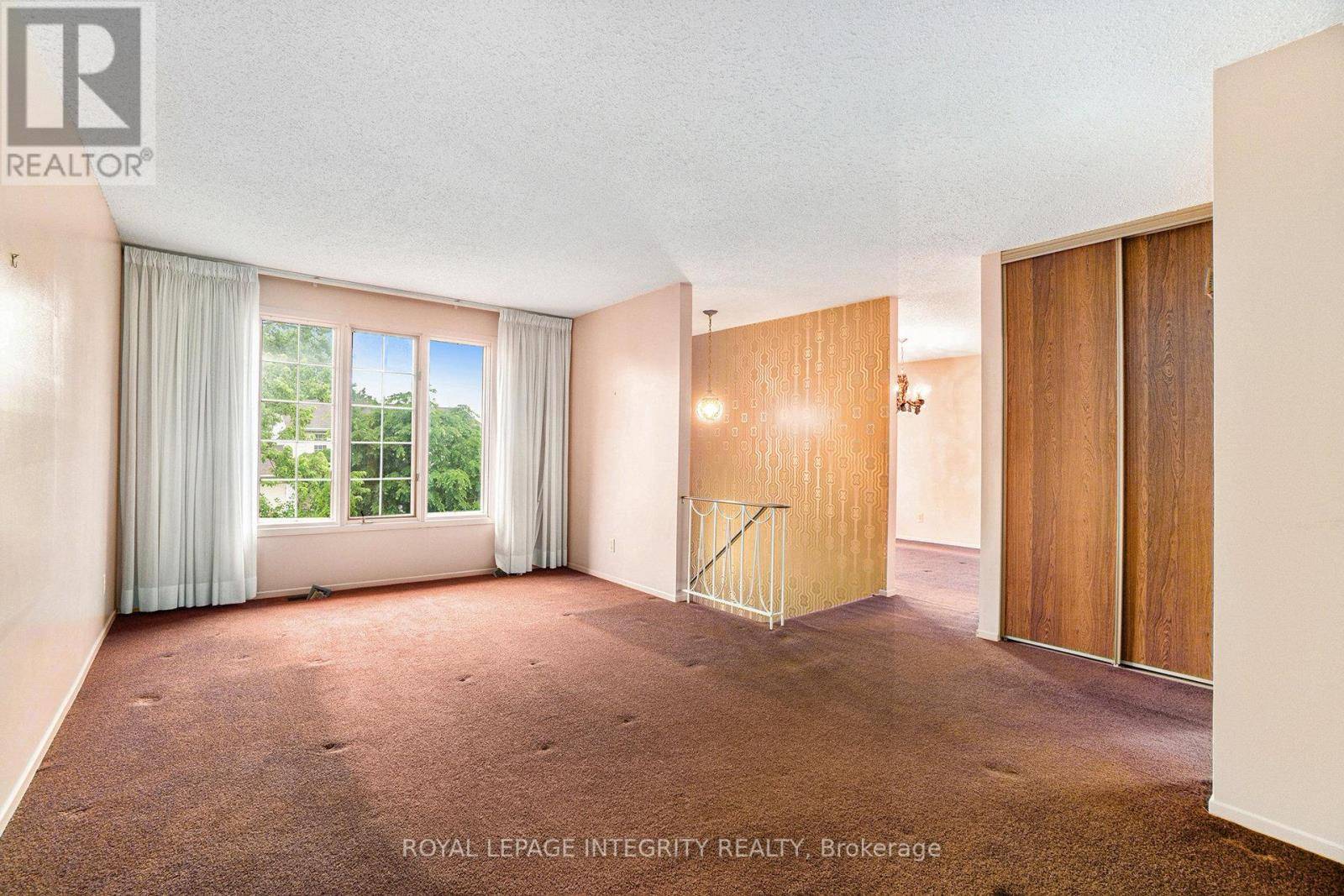 Ottawa, ON K2G3X2,20 BENTWORTH CRESCENT