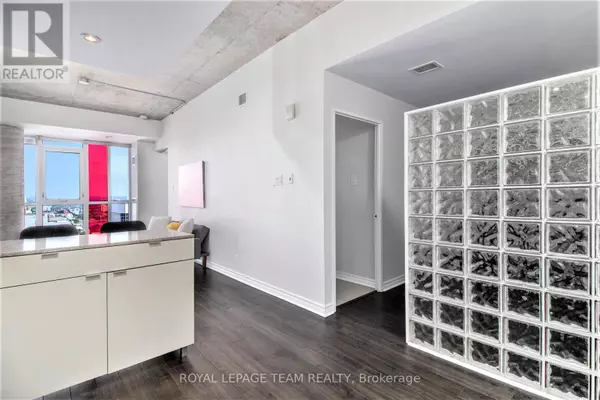 Ottawa, ON K1N6P6,324 Laurier AVE West #2208