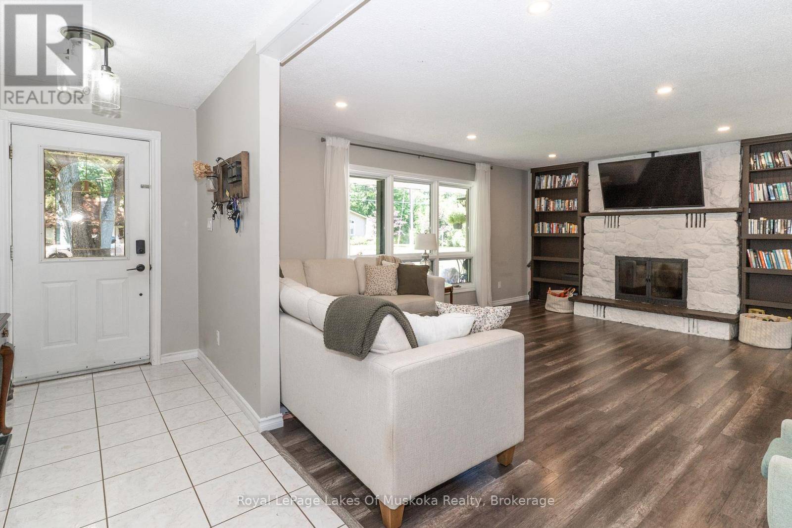 Gravenhurst (muskoka (s)), ON P1P1A6,220 ALEXANDER STREET
