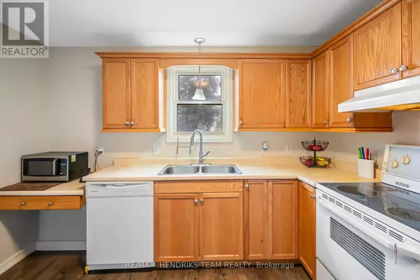 St. Catharines (facer), ON L2M5K4,20 EASTBOURNE AVENUE