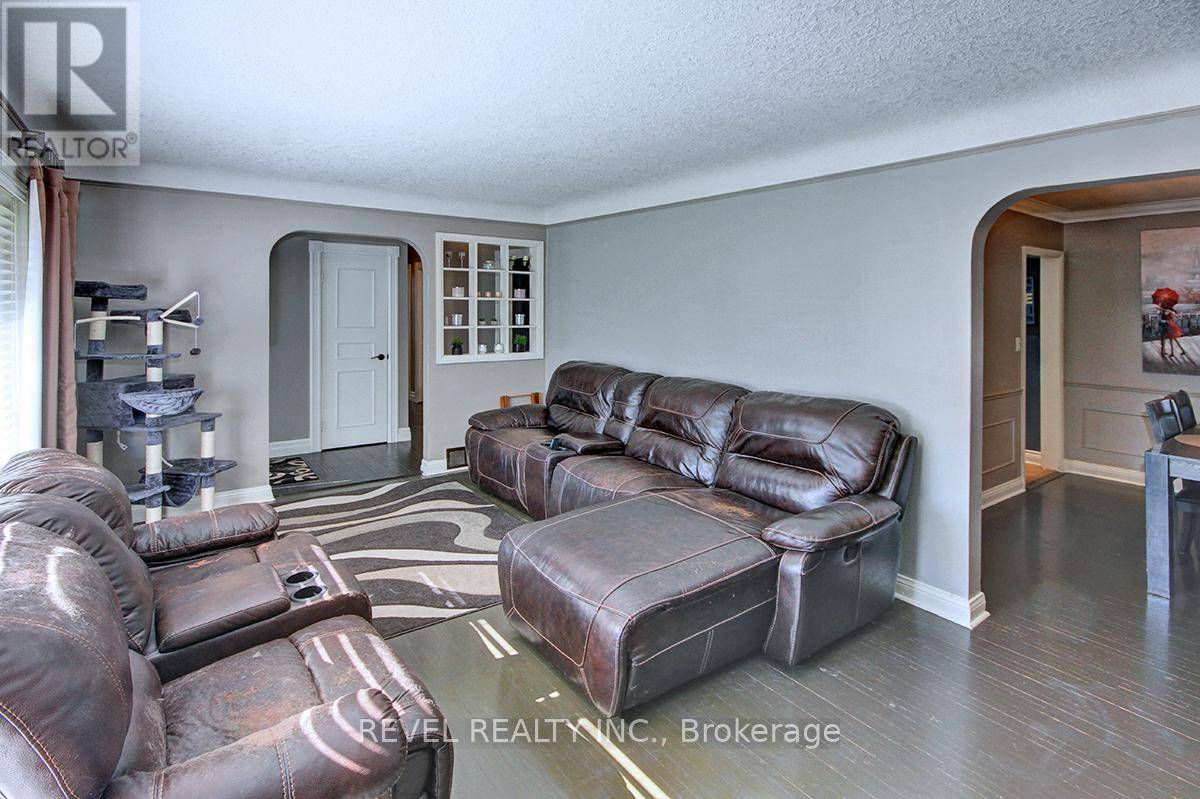 London South (south B), ON N6K2E5,1341 BYRON BASELINE ROAD