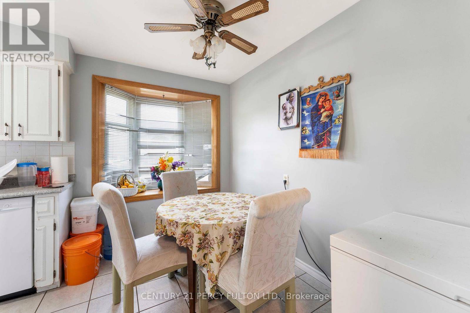 Guelph (victoria North), ON N1E1G4,125 Brant AVE #Main Floor