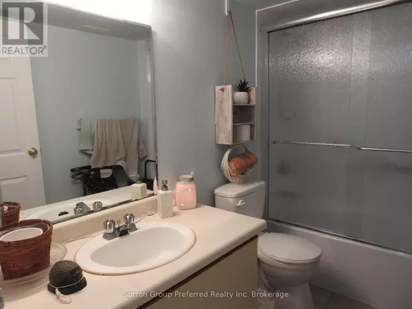 Woodstock (woodstock - South), ON N4V1B1,163 Ferguson AVE #102