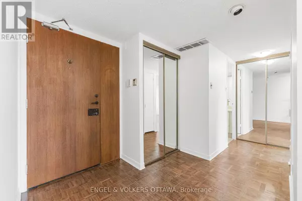 Ottawa, ON K2P1C8,20 The Driveway AVE #605