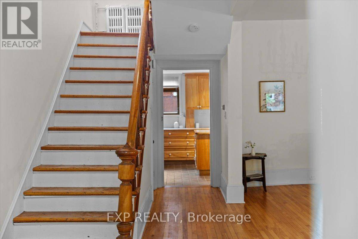 Ottawa, ON K1M1N8,107 STANLEY AVENUE