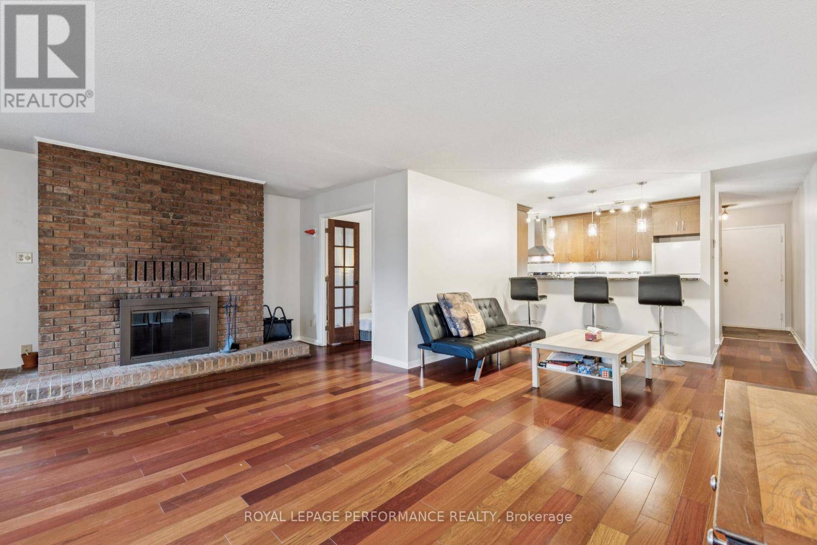 Ottawa, ON K1N7T9,71 Sweetland AVE #4