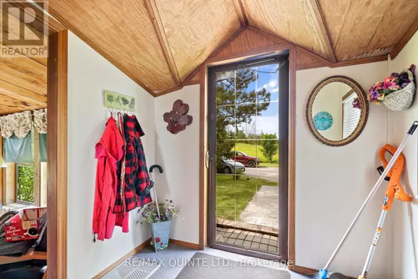Prince Edward County (sophiasburg Ward), ON K0K2T0,595 ELMBROOK ROAD