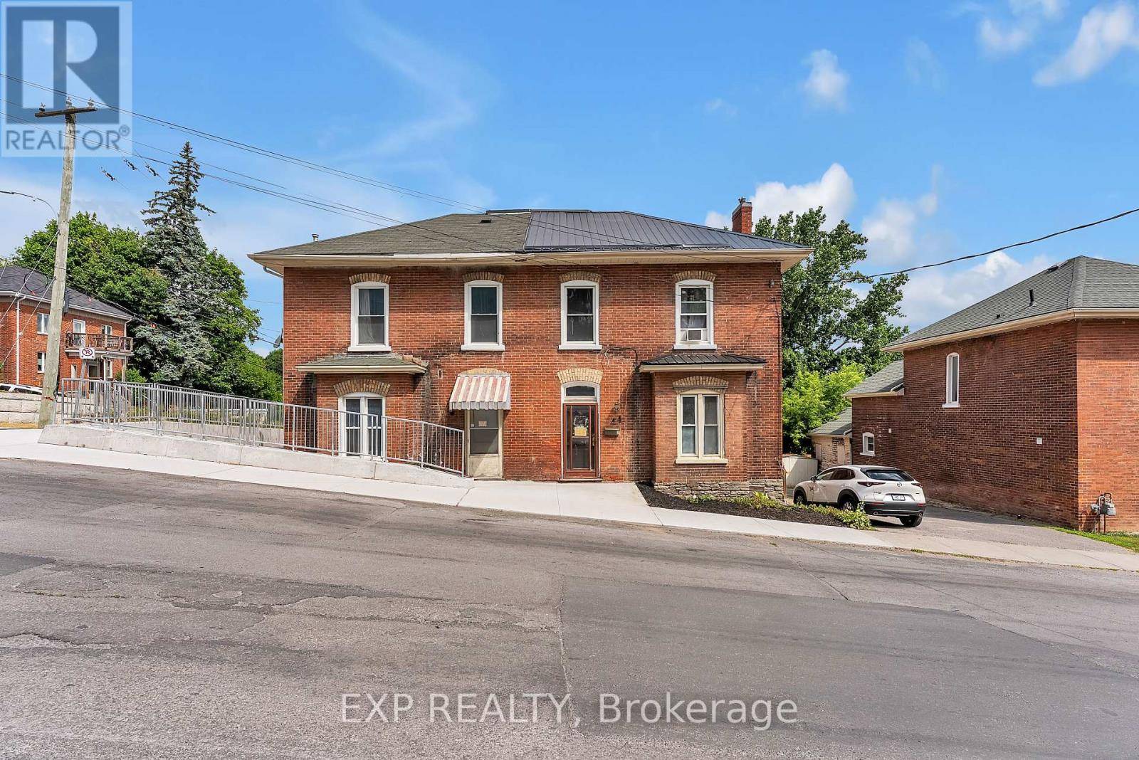 Belleville (belleville Ward), ON K8P1L5,44 CATHARINE STREET