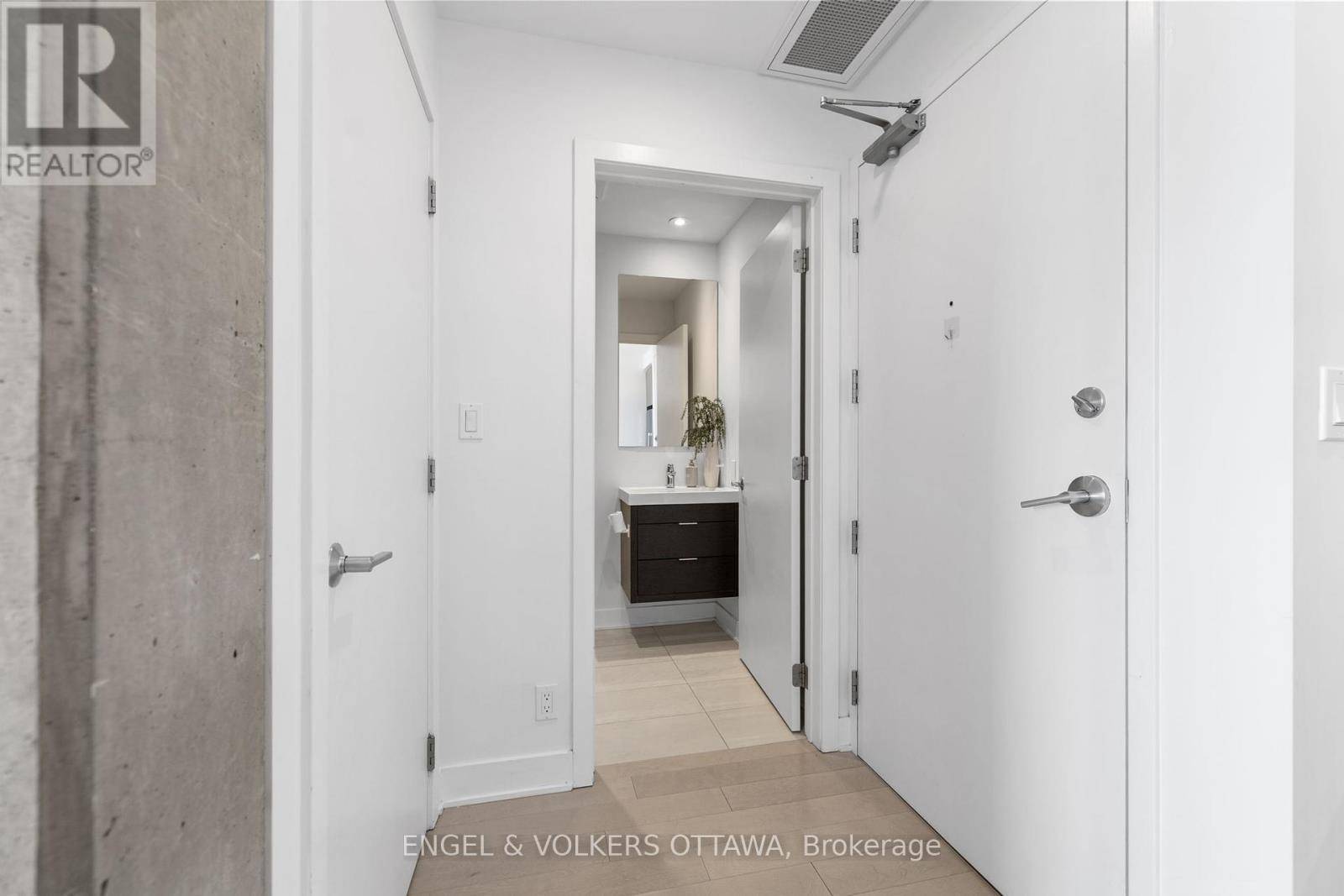 Ottawa, ON K1N0C6,20 Daly AVE #2005