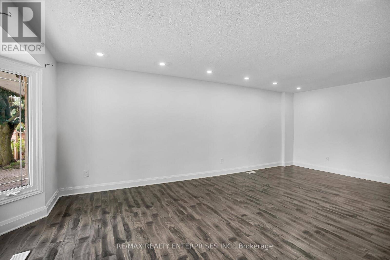 London South (south X), ON N6E2E2,105 FENNELL CRESCENT