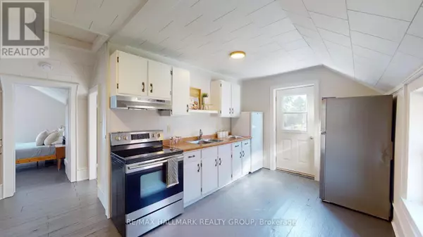 Athens, ON K0E1B0,10 WELLINGTON STREET E