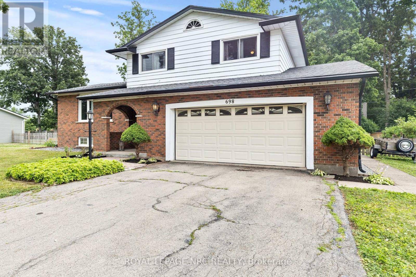 Fort Erie (crescent Park), ON L2A4Z6,698 DAYTONA DRIVE